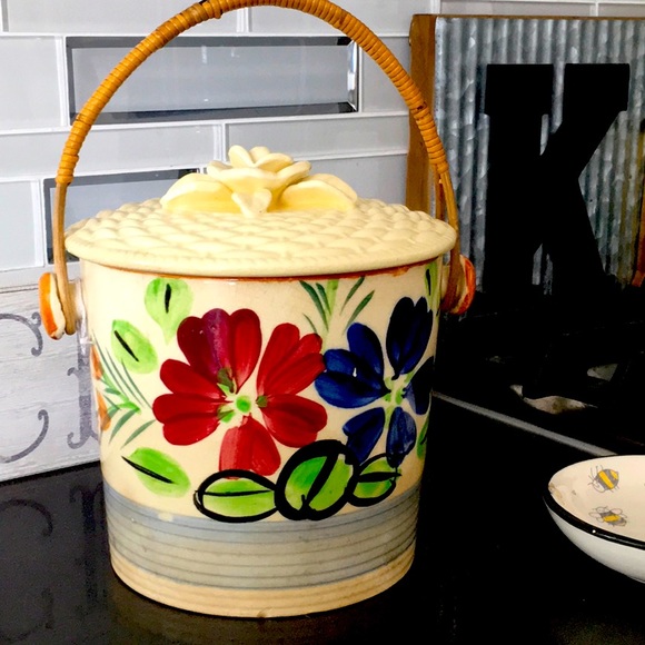 Vintage Biscuit/Cookie Jar with lid and handle - Picture 1 of 13